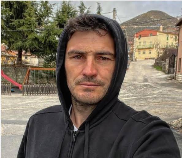 Iker Casillas: "Uyku düzenim yok. İyiymiş gibi gözükmeye çalışıyorum. Hayattan keyif alamıyorum. Eski şarkılar dinliyorum. Artık hayal dahi kuramıyorum."