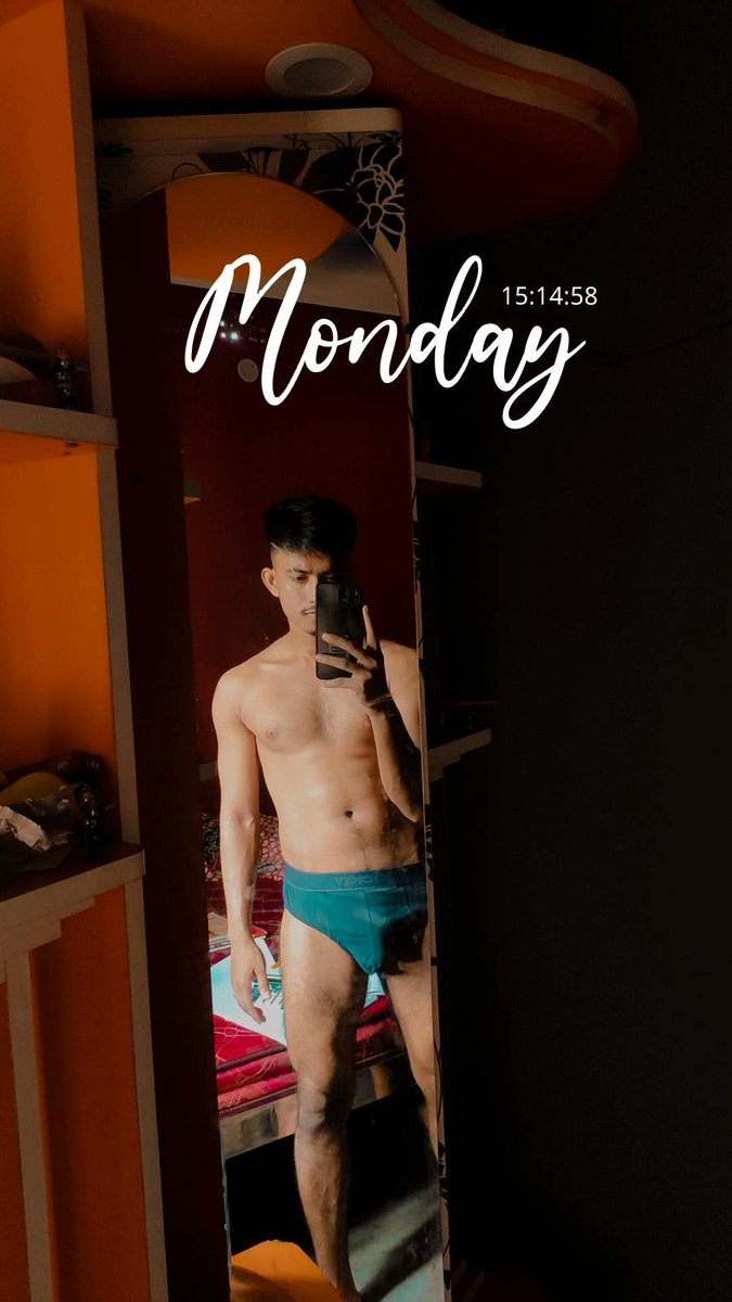 iamrakesssh1's tweet photo. Precious 😌
#goodnight #MenInUnderwear #Monday #kolkata https://t.co/OqYkiuhGHy
