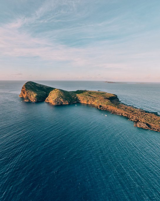 Coin de Mire is something else - a nature reserve surrounded by the most brilliantly blue waters, teeming with wildlife. If you’re ready to jump in, head to ow.ly/1qkp50IGQve

#ttot #mauritiusnow #travel #dronephotography

📸 @saltpix on Instagram