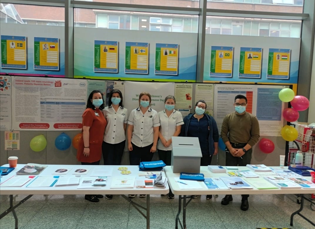 Carlynnie's tweet photo. Some of the @MaterDublin Neurology Multidisciplinary Team,  raising awareness for #WorldParkinsonsDay .
Delighted to see so much interest in PD from staff, patients and visitors. 
#Parkinsons
@dni_neurology 
@MaterNursing 
@naiireland https://t.co/nPmlUQr1O8