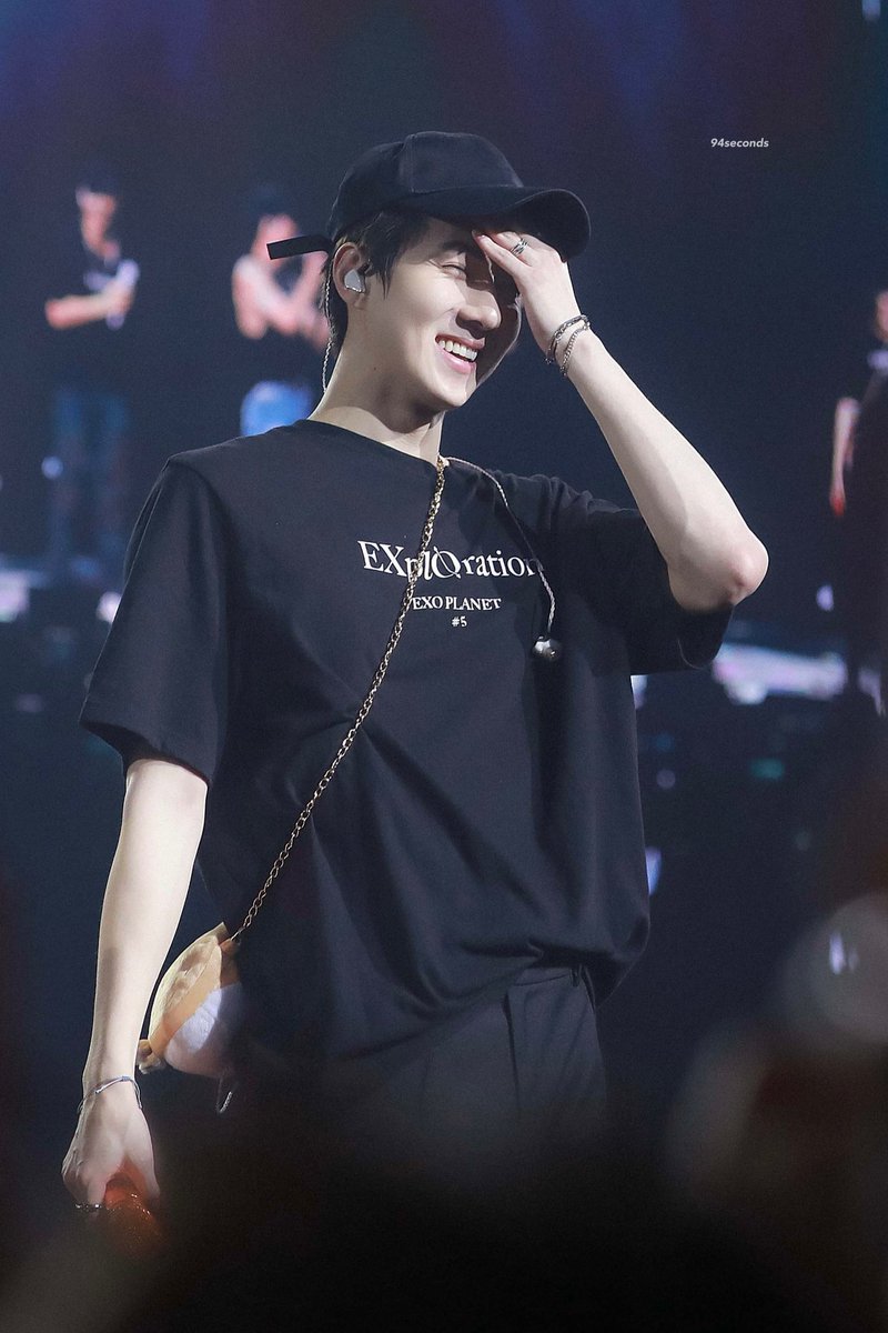 BadhonMirza2's tweet photo. Happy Birthday baby sehun..
♥♥🎉🎉

#봄의_꽃말은_세훈
#29thSpringWithSehun
#AprilsBlossomSEHUN
#세훈이의_29번째_봄바람
#HappySehunDay #sehun @weareoneEXO #hourlyexo https://t.co/drg2m3SK3D