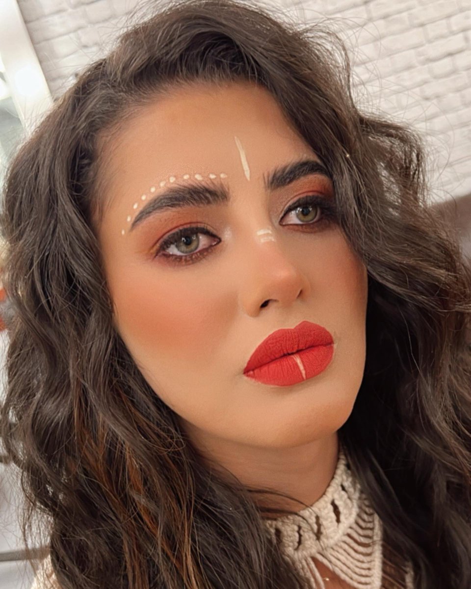 VengaLaAlegria's tweet photo. ¡En el #UniversoDeKristal te presentamos el mejor maquillaje para ir a la playa! 🙌🏻🎉💄👀☀️🏝 #LunesColosal https://t.co/478IuYlFD9