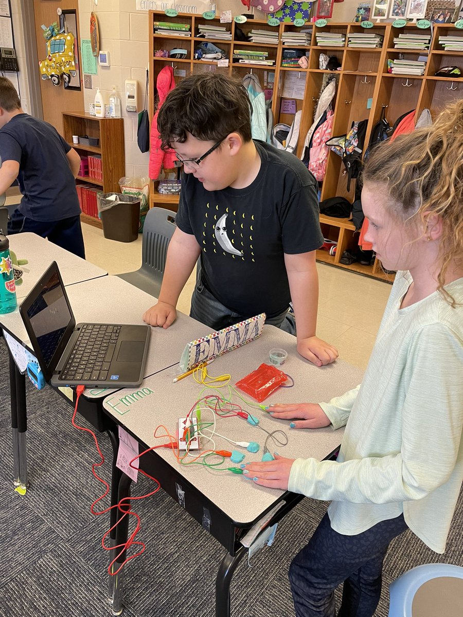 MrsIsraelson's tweet photo. Working on Circuits today with #makeymakeykits provided by the Freeman Foundation! #freemanfalcons @erinsieh @FreemanPS_Supt @MrDelhay https://t.co/oLeJaU9Wxz