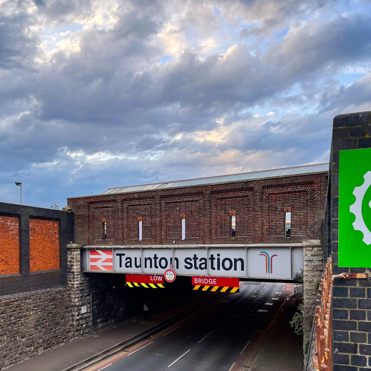 Grumbrela's tweet photo. No prizes for guessing where I am π
#Taunton #somerset #doublearrows #somerset #railway #railways #work #photography #photo #photographer https://t.co/cD48bU16Gm