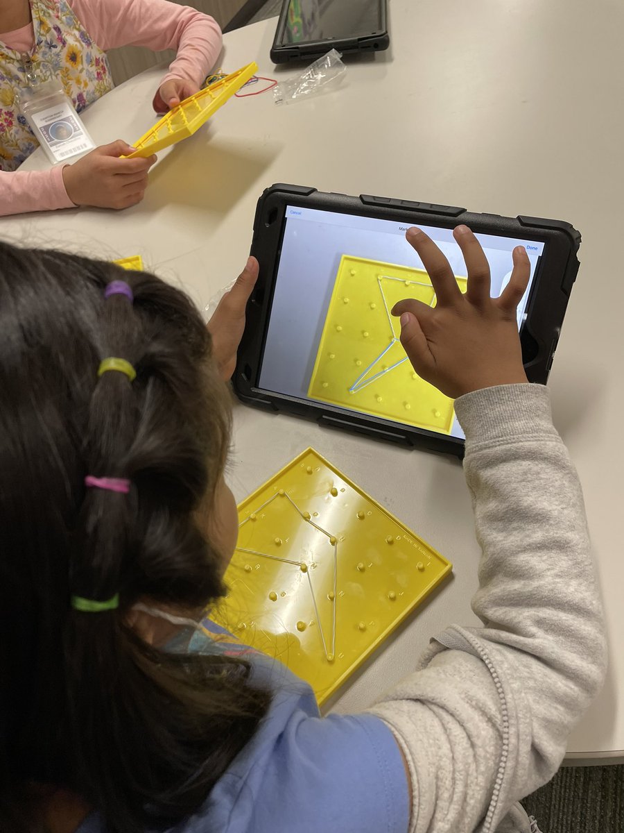 MrsCollier_CRE's tweet photo. Making shapes inside of shapes! #crecoyotes https://t.co/a04WfGzsdC