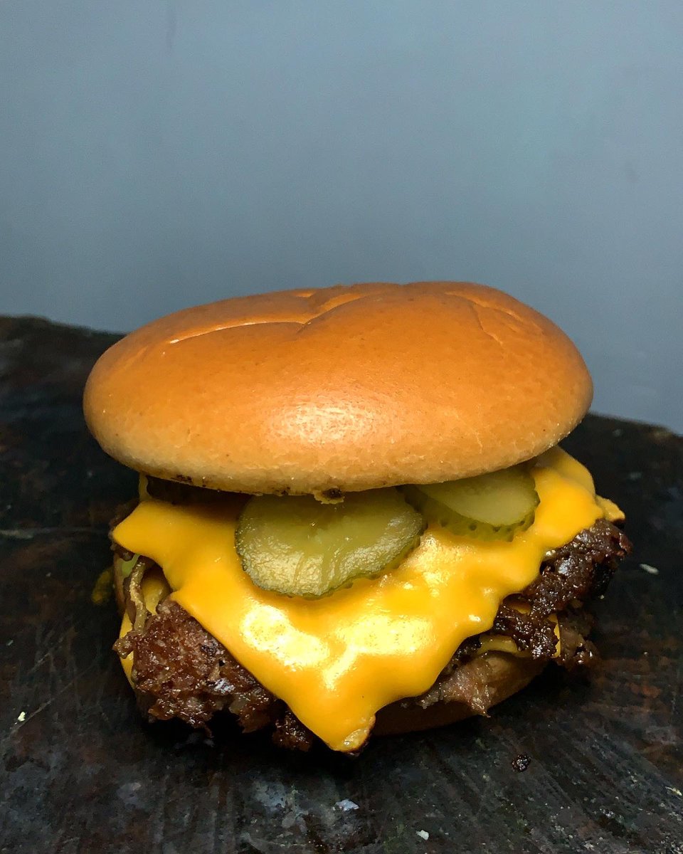 Smash de picles com creme provolone 🥰

Insta: deliveryboush