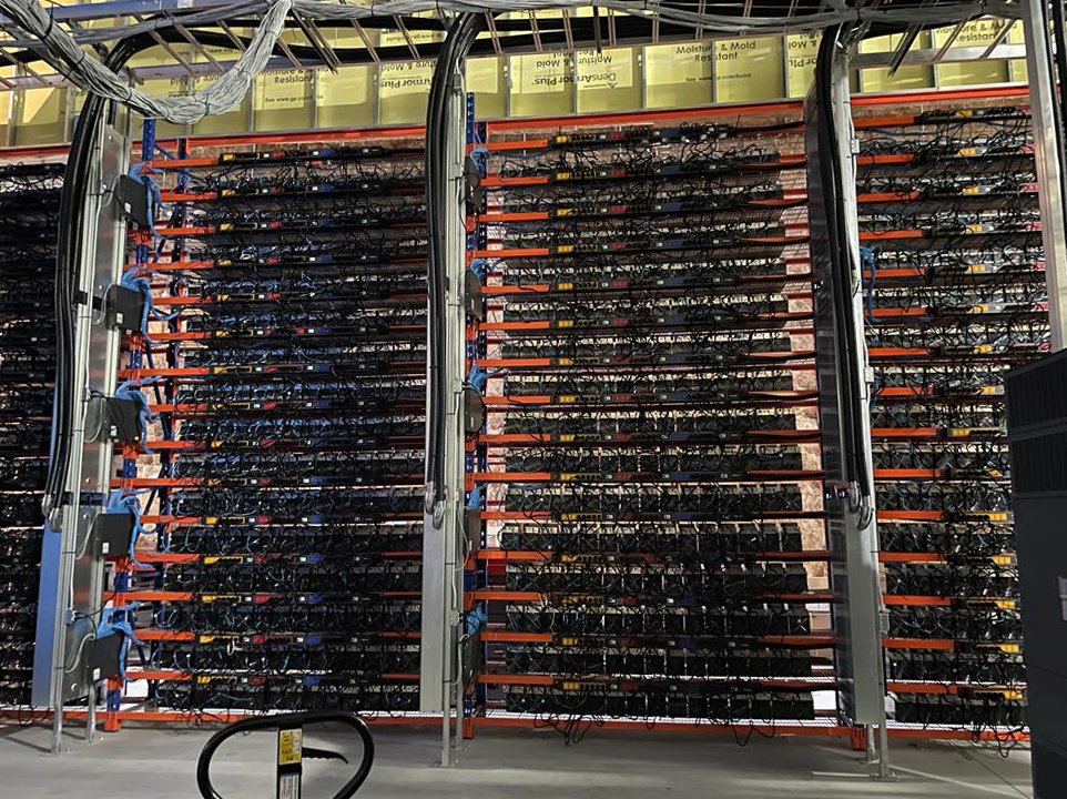 🔛 More miners coming online at Leger tonight!

🚀 #BITF $BTC #BitcoinMining #Blockchain #NasdaqListed