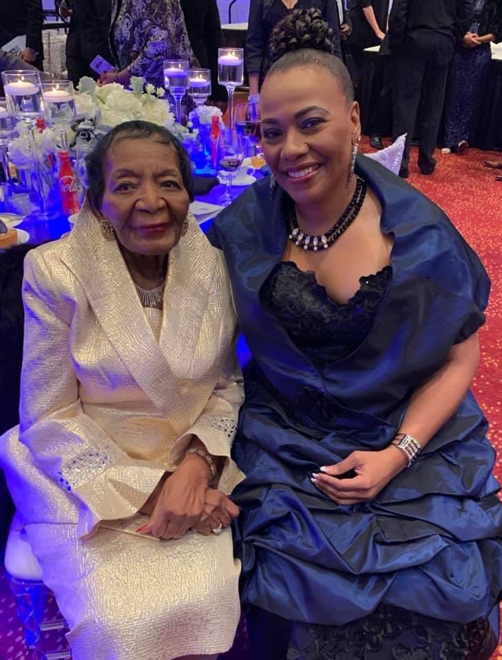 BerniceKing's tweet photo. Me and my beloved aunt, Dr. Christine King Farris. Both of us are proud @SpelmanCollege alum. Aunt Christine was a Spelman professor for 50 years.

Happy #SpelmanFoundersDay!

“Standards and honor raise.”

💙 https://t.co/m32PCkvRu5