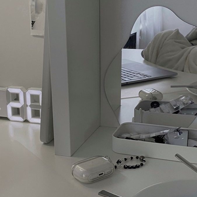 Ioveuellie's tweet image. ⌕ ˓ BUSCO MUTUALS ‼️

Hola! No soy nueva en #anitwt #animetwt, busco mutuals tmb en #genshintwt y #kpoptwt para amigar, interactuar y jugar uwu

⤳snk, kny, yagakimi, sk8, citrus, jjk, tpn, haikyuu...
⤳genshin, tlou...
⤳bp, itzy, tw, skz...

¡ fav y rt para ser mutuals ! ♡