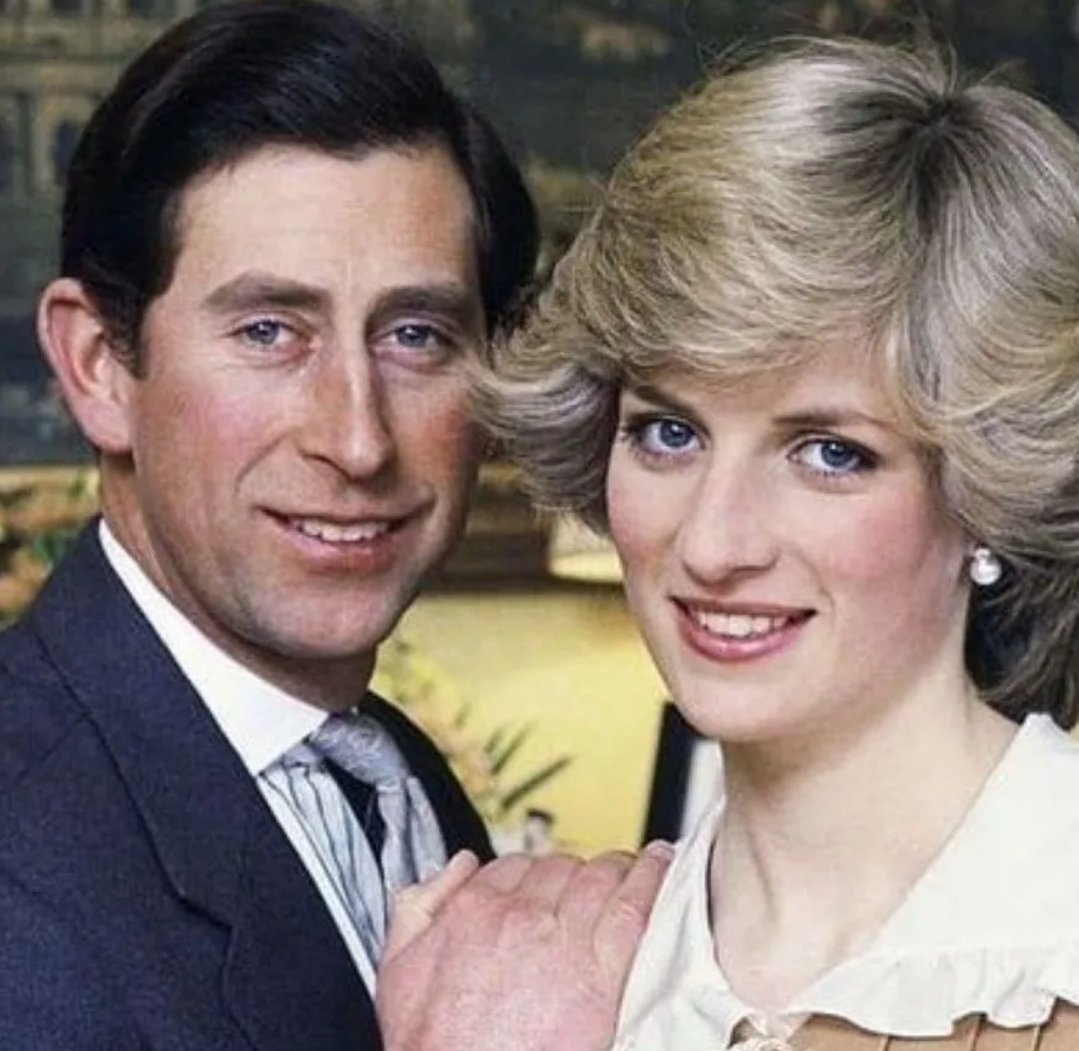 Agro_Farmer100's tweet photo. El único parecido con Lady Di, es que lo maridos no sirven pa un culo. https://t.co/ly1t3sG2uu
