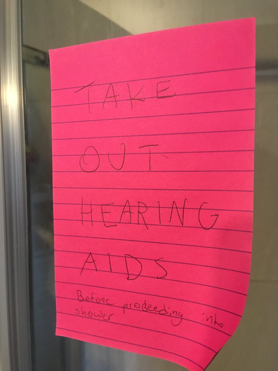 Rosewroteit's tweet image. Teenager being oh-so-helpful to "old" mother: