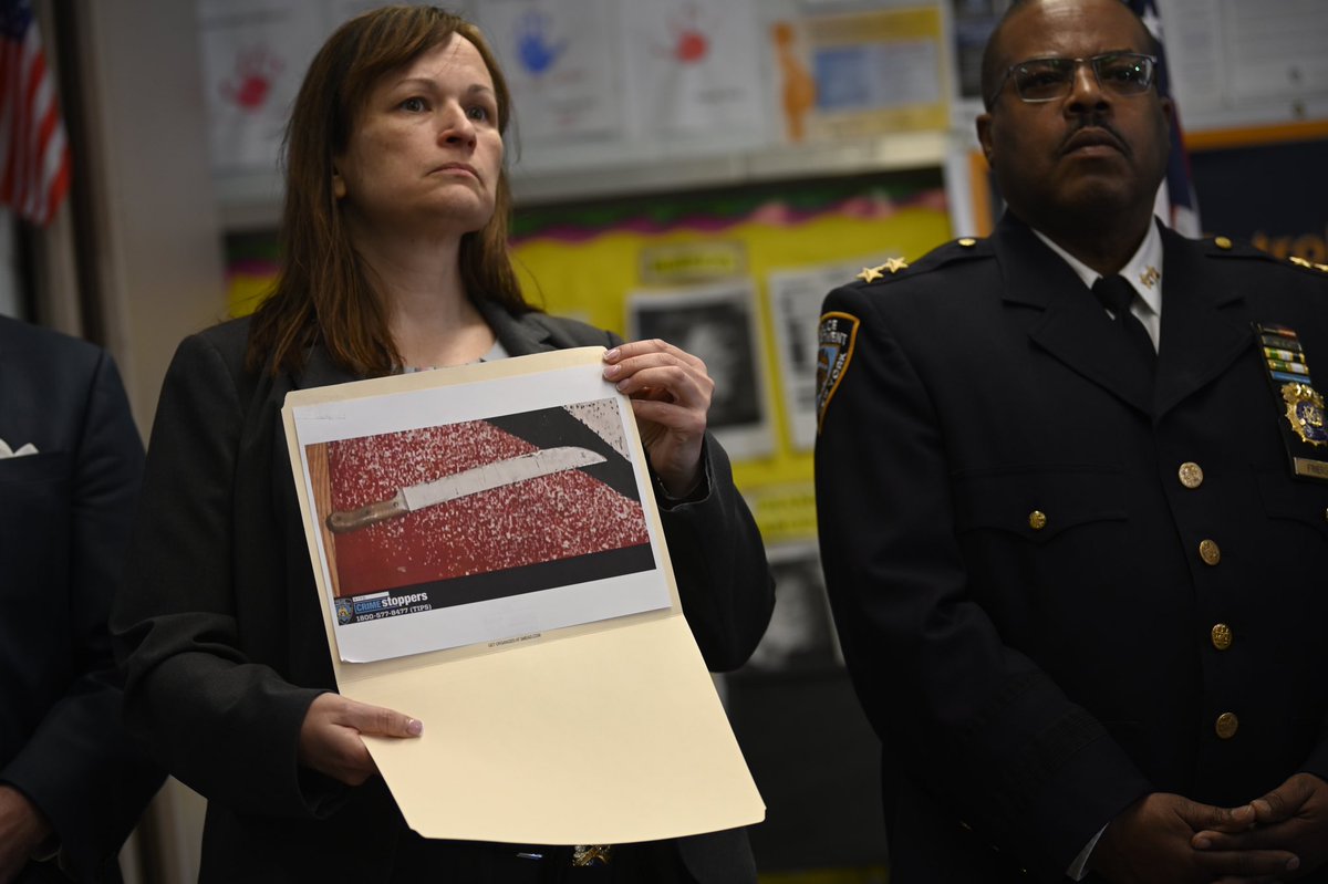 Lloydphoto's tweet photo. Photos: Police shot a man armed with machete on Monday morning in Astoria. Brianna Cotrez,(photos 1-2) the mother of the victims children calls the shooting unjustified. He was shot in the groin #LloydMitchellPhotography #NYPD #photojournalism #journalism #policeinvolvedshooting https://t.co/zdPLFNm02Q