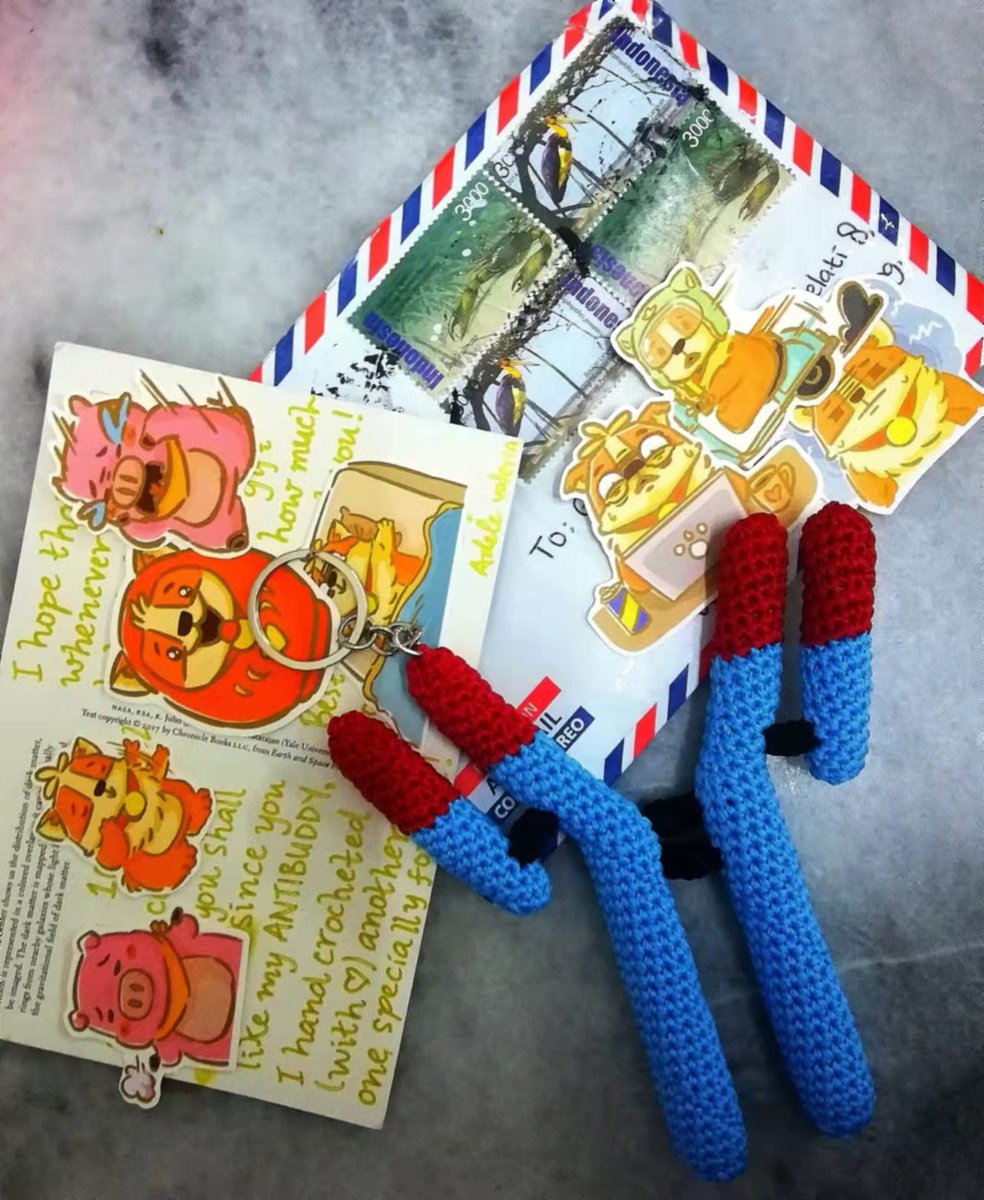 GraceChin1011's tweet photo. Last October, I asked my exceedingly talented #teamphage leader @adele_valeria if I can purchase one ANTIBUDDY from her. She ended up hand crocheted one as a gift for me instead! With my favourite colour blue!
#antibody #IgG #gammaglobulin #immunology #crochet #educrochet #SciArt https://t.co/qEVl3NIc5h
