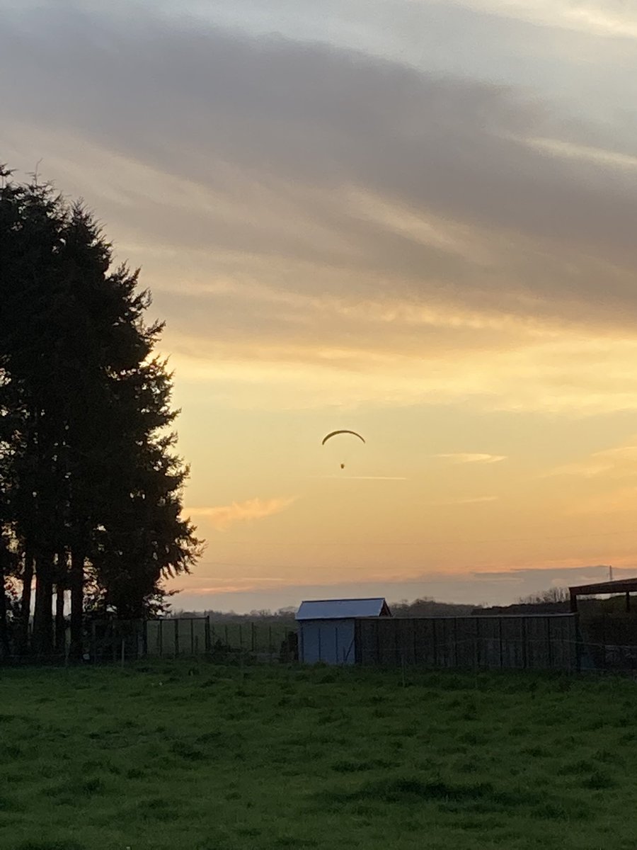 Lutgartvdm's tweet photo. #vrtweer Denderleeuw 20:35 Lutgart Vanden Meersch https://t.co/XymSOeN7bh