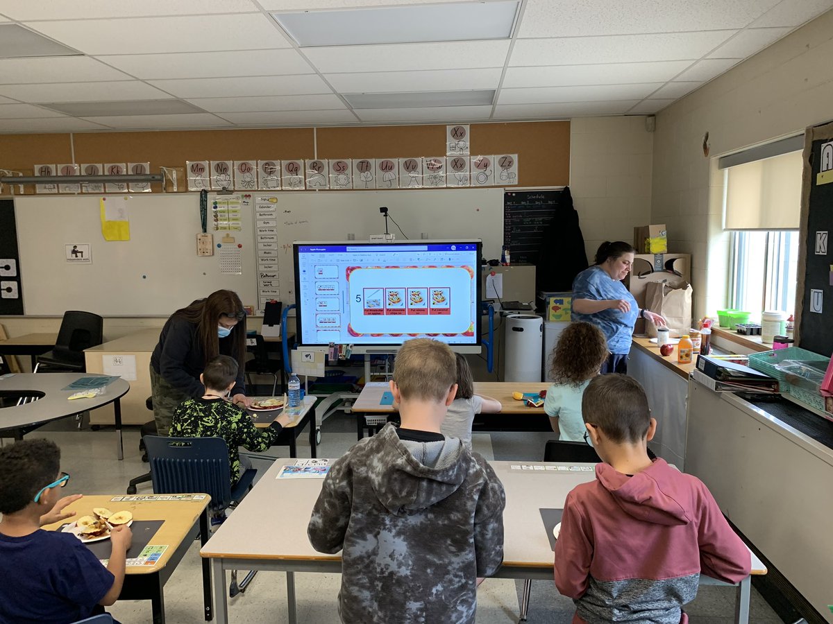 Thank you <a href="/sobeys/">Sobeys</a> for supplying our GAINS room with the ingredients for apple pizzas. Our friends had an amazing time making their pizza independently! @MikeWil03652704 #GECDSBGAINS <a href="/JAMMustangs/">McWilliam Mustangs</a>