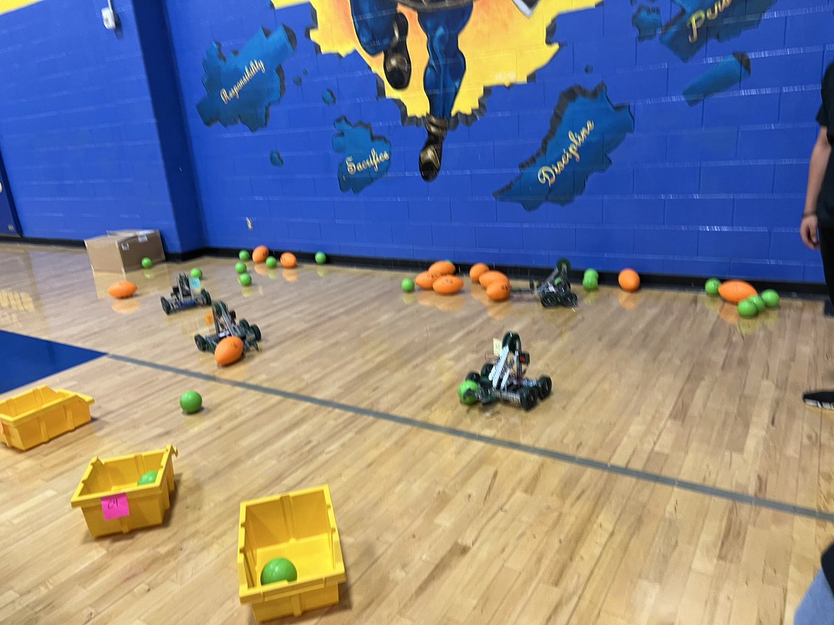 JensClassroom's tweet photo. A fun day on a field trip to @FoyHMoodyHS #STEMaTHON!!! My @CMSatSP_Wolves 💛🖤🐺🖤💛 loved it!!! #STEM #ThankYou #middleschool #teachertwitter #handsonlearning #ccisdproud @CCISD #ItsaGreatDay https://t.co/q58vp3vC3m
