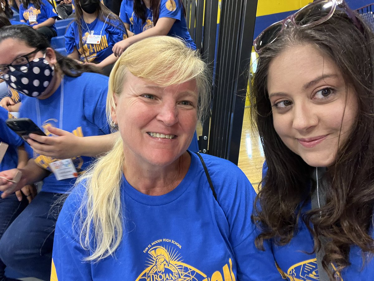JensClassroom's tweet photo. A fun day on a field trip to @FoyHMoodyHS #STEMaTHON!!! My @CMSatSP_Wolves 💛🖤🐺🖤💛 loved it!!! #STEM #ThankYou #middleschool #teachertwitter #handsonlearning #ccisdproud @CCISD #ItsaGreatDay https://t.co/q58vp3vC3m