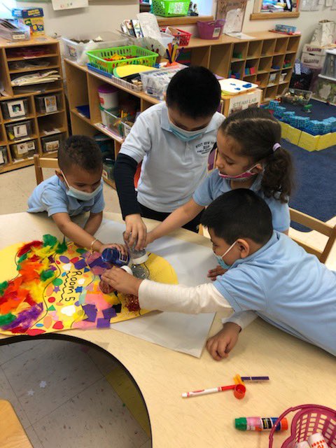 MrsDomenick_K's tweet photo. Week of The Young Child was so much fun! Family day, artsy Thursday and work together Wednesday was awesome ! @wnyecc https://t.co/boYtYXiLuK