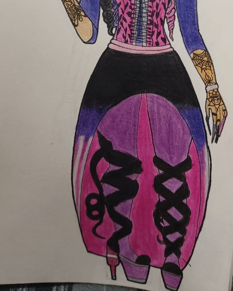 salemsweetie16's tweet photo. this was also auto posted here lol would really appreciate if you left a like or a follow but you totally don't have to <3
#traditionalart #everafterhigh #everafterhighoc #springunsprung https://t.co/Hf7VXH3uWr