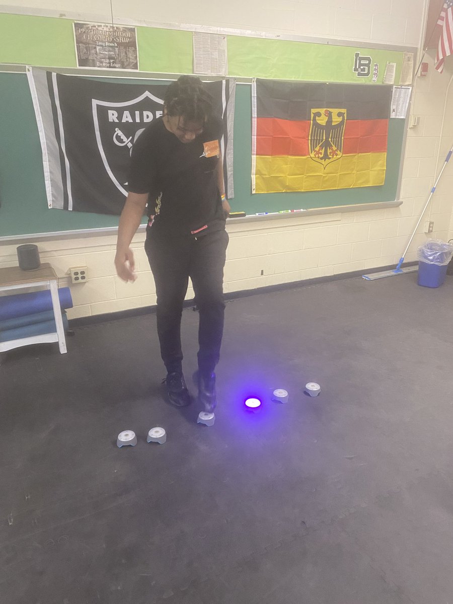 tmillerpe's tweet photo. AWC MS students learned how to improve their agility, coordination, balance, and reaction time using BlazePods. @LBSuptRodriguez @tlisanti1104 @LBPSRILEY @LBPESargent https://t.co/YP6dYLK7uI