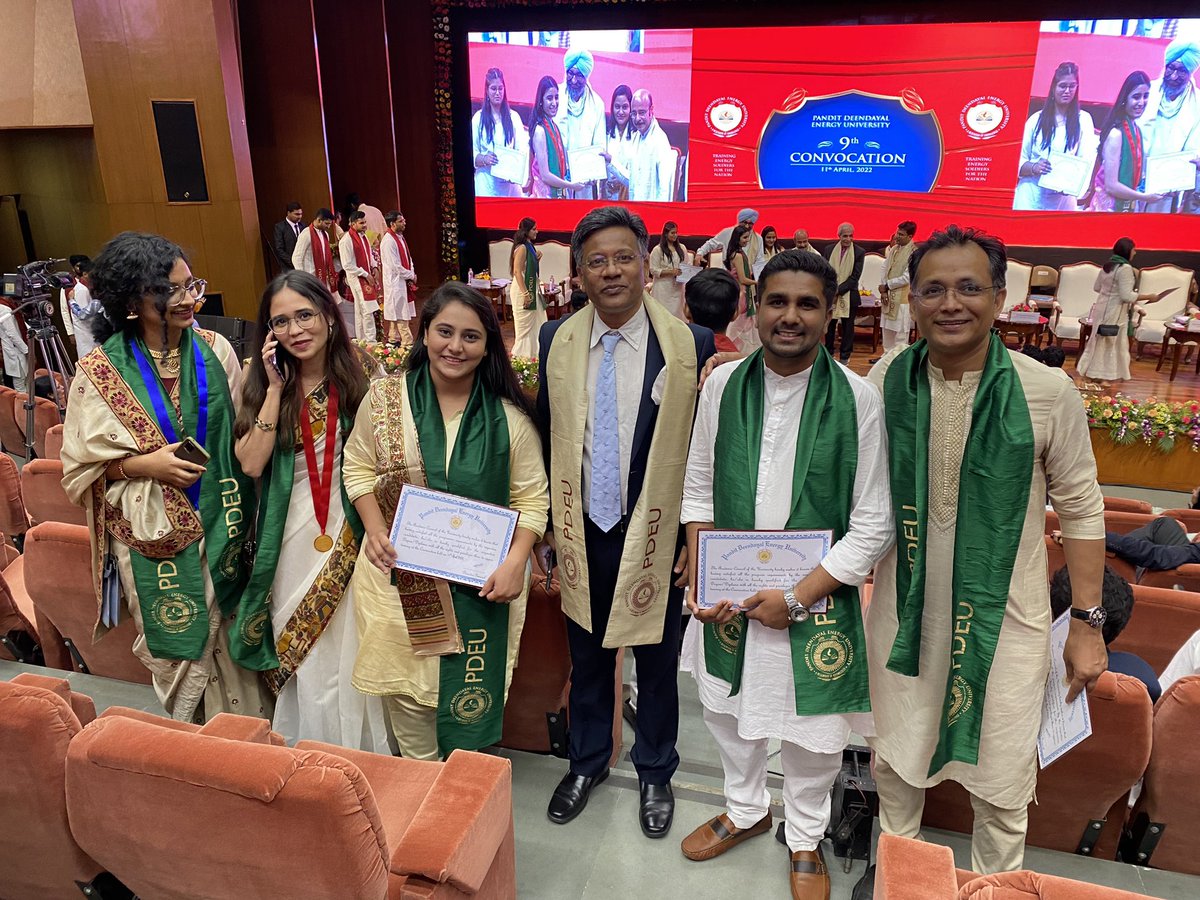 kumarmanish9's tweet photo. I am HAPPY 😊. 
Completed a long cherished dream of my late mother. Now a post graduate degree holder.Going back to classes after 15 years of gap was not not an easy thing but thoroughly enjoyed it.Thanks to all my classmates,teachers &amp; well wishers🙏🏽
#PDEUconvocation #niman2022 https://t.co/4GFwKwEqbn