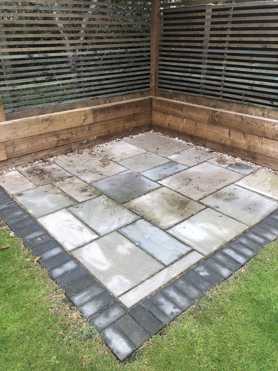 SDwindowclean's tweet photo. What a difference 💧👏 https://t.co/oGenqnK5Qu