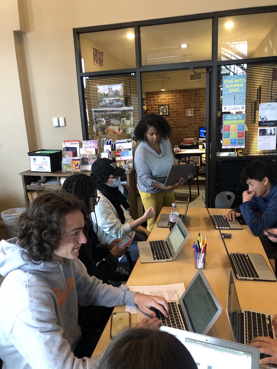 Gryphons attending dual enrollment help session with Pellissippi’s Selena Kimber! ⁦<a href="/LNSTEMAC/">L & N STEM Academy</a>⁩ ⁦<a href="/ps/">Pellissippi State</a>⁩ ⁦<a href="/yimcyco/">Michelle Pacleb</a>⁩