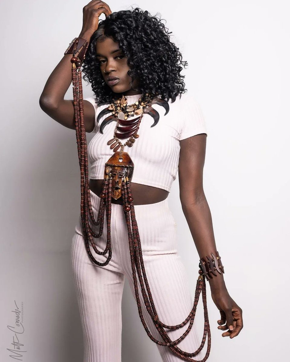 nenebrigit's tweet photo. Embrace the glorious mess that you are. 
📸:@mattconrads
Jewelry:@maturemodelphx 
Studio:@goldenkeystudios https://t.co/anJRnJUpSn