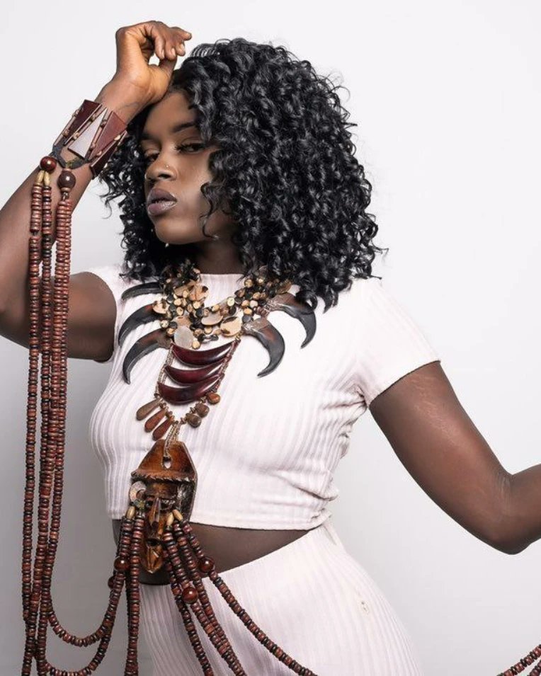 nenebrigit's tweet photo. Embrace the glorious mess that you are. 
📸:@mattconrads
Jewelry:@maturemodelphx 
Studio:@goldenkeystudios https://t.co/anJRnJUpSn