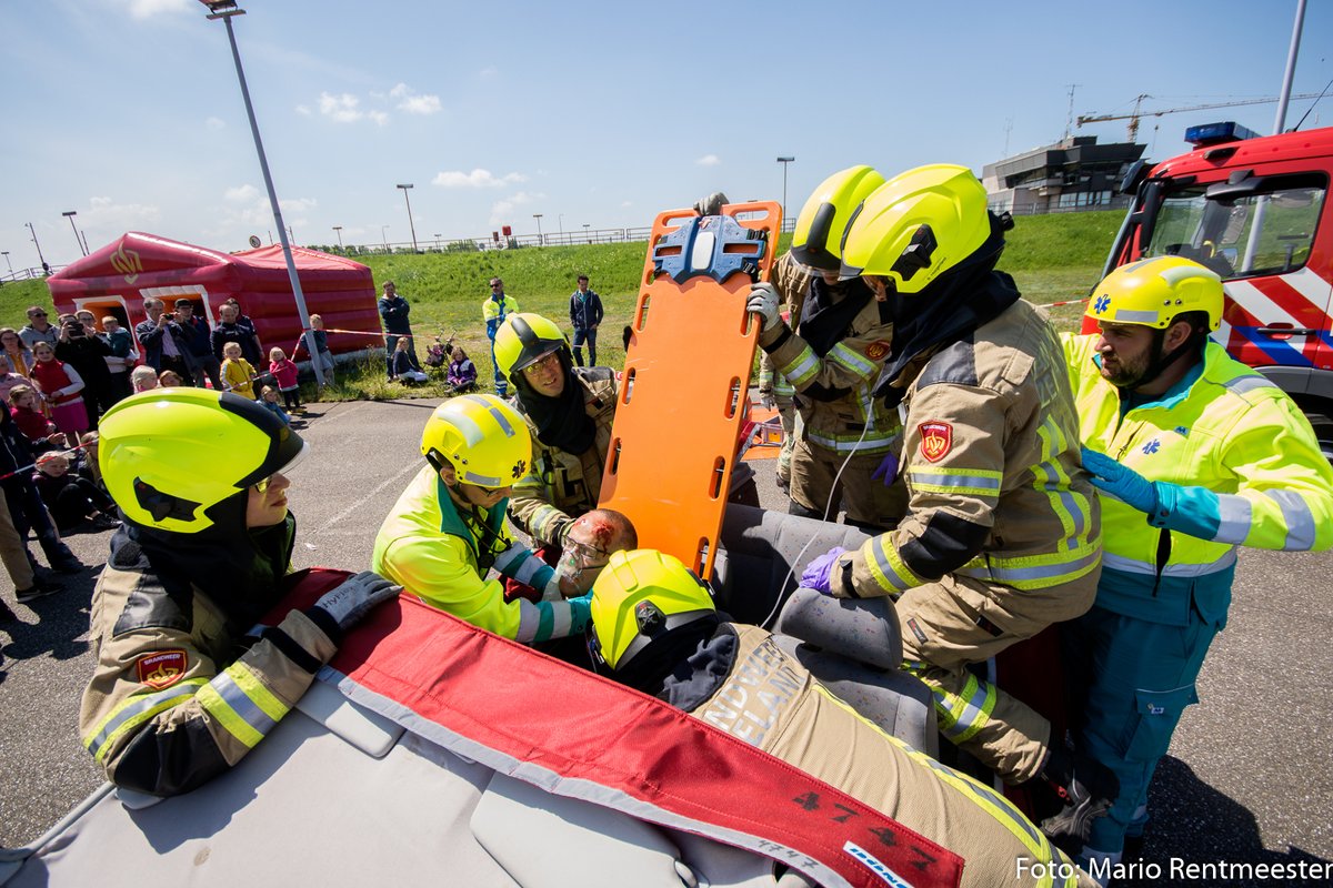 Reddingbootdag | Zaterdag 30 april

Brandweer Kruiningen en Witte Kruis ambulancedienst zullen, onder voorbehoud van operationele inzet, aanwezig zijn om jullie alles te vertellen over hun werk. Wij hopen natuurlijk dat zij net zo'n gave demo zullen geven als vorige keer.