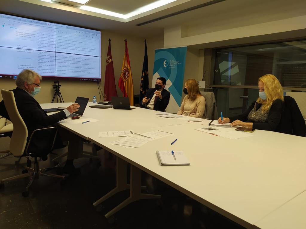 PE_RegionMurcia's tweet photo. ✍️La Dirección General de Estrategia Económica de @RM_Hacienda ha realizado varias reuniones con las Consejerías de la CARM para recibir propuestas de actuaciones para el @PE_RegionMurcia y su vinculación con líneas estratégicas y #ODS30 https://t.co/aQAXWos2PU
