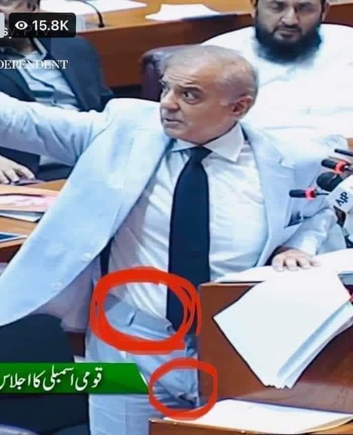 Jafery0's tweet photo. ہمارے وزیراعظم اور یہ ہے ان کی حالت کیسے کیسے لوگوں کو  ہمارے پر مسلط کر دی ہے
اگر امپورٹ کرنا تھا تو کوئی برینڈ چیز امپورٹ کرتے ہیں یہ لنڈا  ہمارے منہ پر دے مارا ہے 
#امپورٹڈ_گورمنٹ_نامنظور #امپورٹڈ_حکومت_نامنظور 
#ShehbazSharif #Pakistan COAS #MilleniumMall https://t.co/yvbYgEPAgd