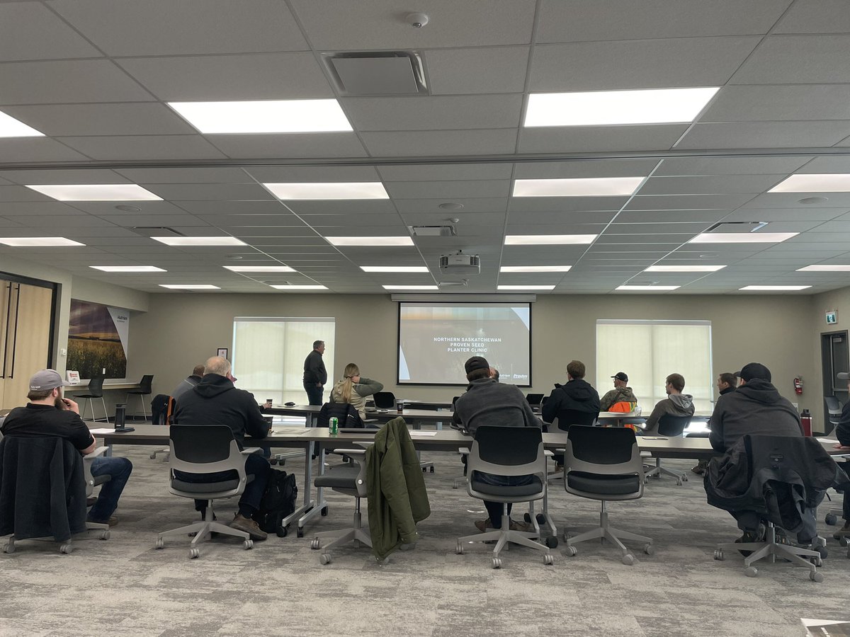 Great to have <a href="/WRBilling/">Wilt</a> in Rosthern today to discuss corn agronomy and corn planters! <a href="/ProvenSeed/">Proven Seed</a> @NutrienAg_CSK