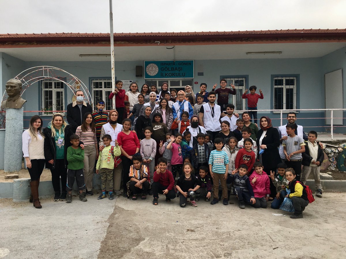 MarmaraGencyyd's tweet photo. “Yeryüzüne Dokun” yardım projemizi Isparta’nın iki köy okulunda gerçekleştirdik. 🎈

İlk durağımız Gönen ilçesinde bulunan Gölbaşı İlkokulu ve Ortaokulu oldu. https://t.co/UxTTMrCyyy