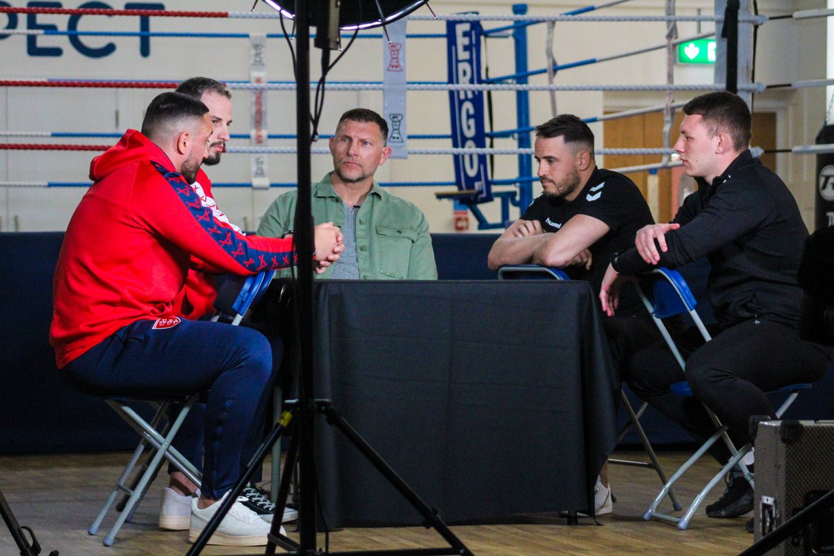 Good fun filming with @ElliotMinchella @crooksie13 in the @hullkrofficial corner and @joshreynolds9 @Jordan__Lane in the @hullfcofficial corner watch out for it in the build up to the Hull derby 🔴⚪️⚫️