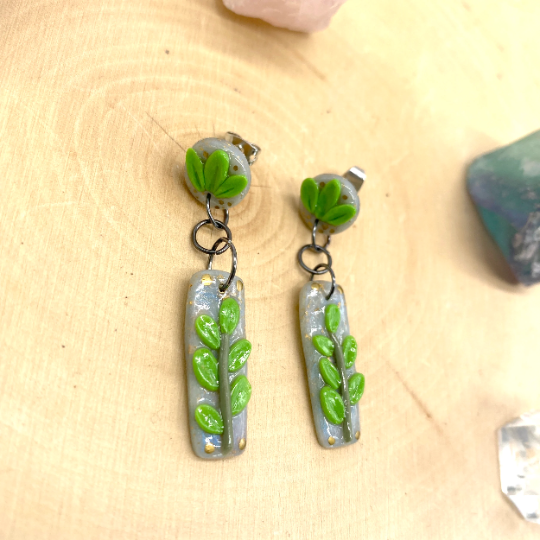 StargazerGoods's tweet photo. Sometimes, simple is just better. These earrings are so dainty and smol.
https://t.co/yOTsx8y8lU
#stargazergoods #polymerclay #polymerclayearrings #polymerclayjewelry #botanicaljewelry #botanical #cottagecore #pastelgoth #witch #wicca #floral #floraljewelry #oregon https://t.co/Dojt0o60iI