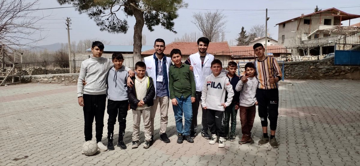 MarmaraGencyyd's tweet photo. Yeryüzüne çabamız yettiğince dokunduğumuzu hissettiğimiz, çok keyifli ve unutulmaz bir gün yaşadık. ❤️ 

Destek veren tüm gönüllülerimize ve bizi keyifle ağırlayan öğretmenlerimiz ve okul yönetimine çok teşekkür ederiz. ☺️ https://t.co/xyO1oNWQul