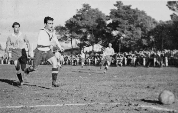 voltasport's tweet photo. Joan 𝗠𝗢𝗥𝗥𝗔𝗟 Tarrés
📍 Barcelona, 29/6/1921
🟨🟥🟨🟥🟨🟥🟨🟥🟨
🏟 Mig Interior dret
👕 @FCBarcelona_cat @RCDEspanyol @CEEuropa @UEFigueres @UETarrega @CFVilanova1
Inicis al Tres Torres i desde infantils al Barça passant per diversos equips fins la retirada als 28 anys. https://t.co/IUi1YhR8Z1
