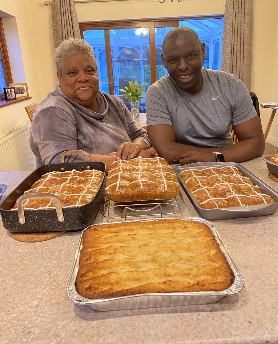 OfficialSGoater's tweet photo. #BermudaHotCrossBuns Aunt Jean had made me some of her famous Bermuda hot cross buns and cassava pie! 😋 https://t.co/9qxtC7os9r