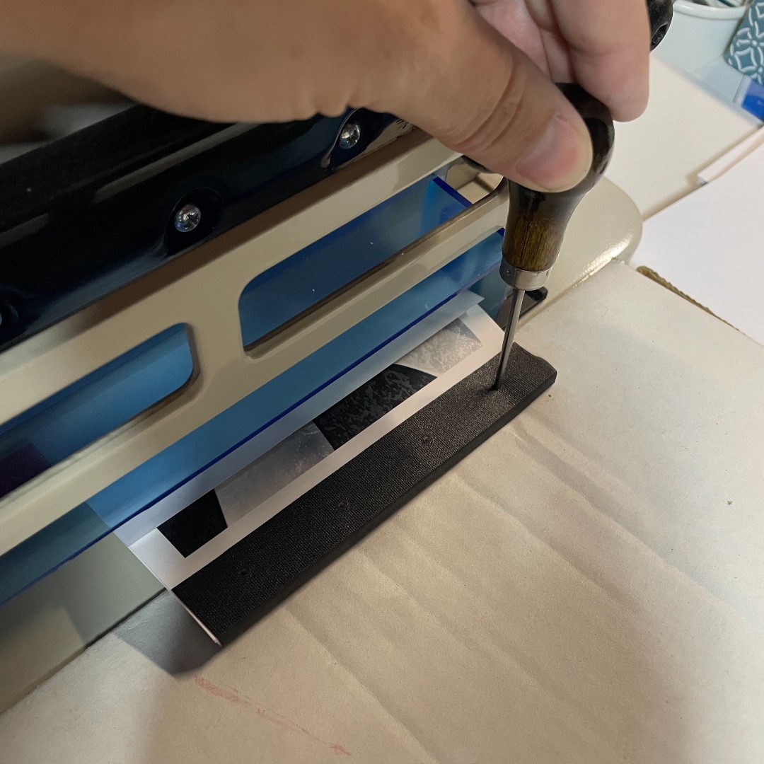 SweetLiterary's tweet photo. Making holes for binding. Are you ready for our next hand sewn chapbook?
#sweetlit #sweetliterary #litmag #cnf #creativenonfiction #graphicnonfiction #essay #writing #chapbook #projectpressplay https://t.co/epyLplsfW0