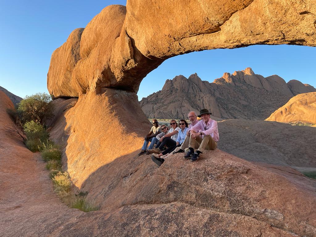 Le synonyme de la beauté: LA NAMIBIE. Nous sommes là pour vous aider à la realisation de vos rêves.
L'arche de Spitzkoppe/ Namibia