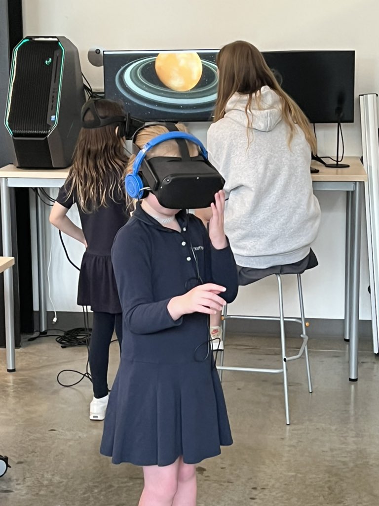 klundstromatmv's tweet photo. Thanks #mvpschool #upperschool #VRTeam for guiding our young learners! https://t.co/LKO55jFc9D