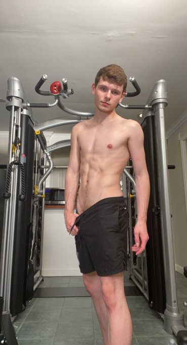 2 pic. Sweating in the home gym? https://t.co/nTx4vngBSy