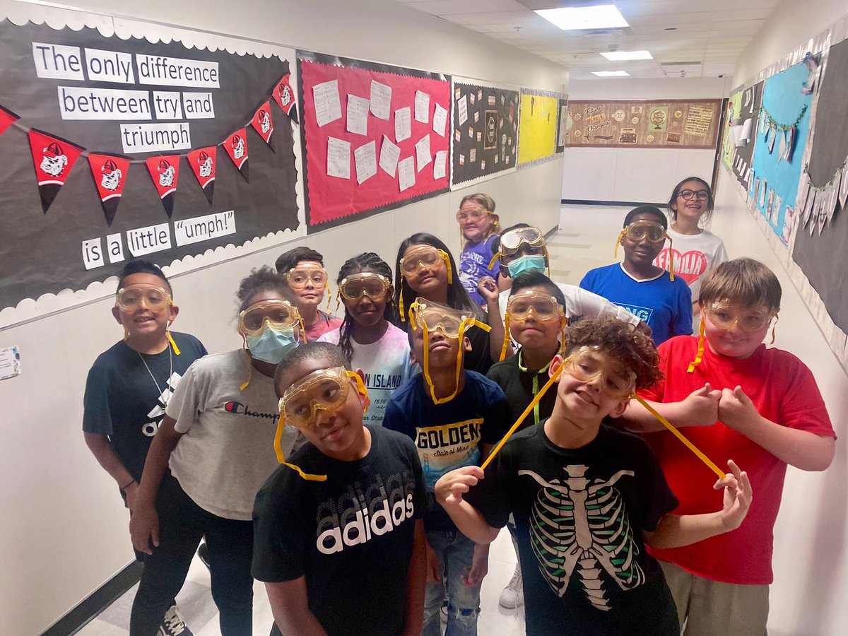 barfknecht_m's tweet photo. Safety first in @RobertsMDegan  science lab !!!! #wearedegan https://t.co/8s2by3qI4I
