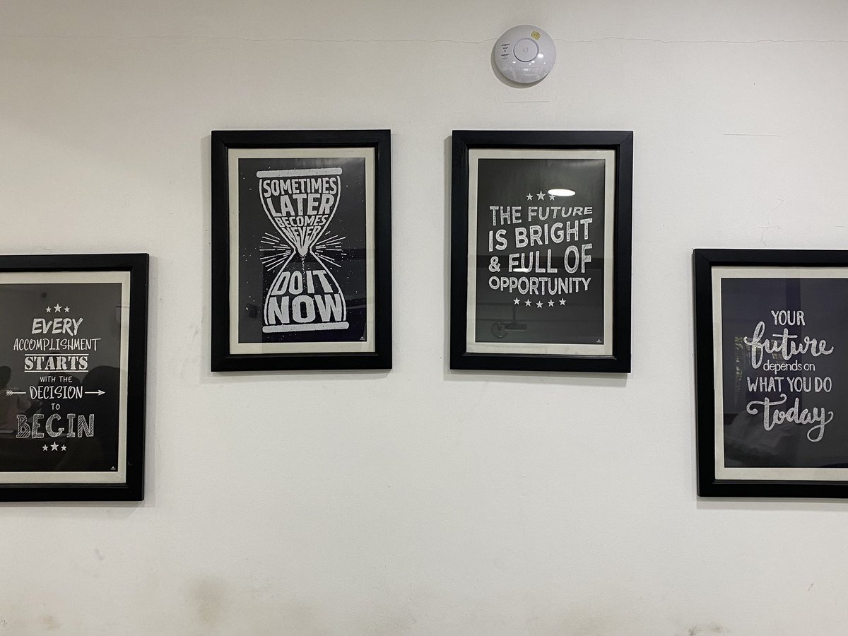 codesl_it's tweet image. A wall of #motivation at #CodeSL❗️

#mondaymotivation #collegeinspiration #sierraleone #freewtown #school