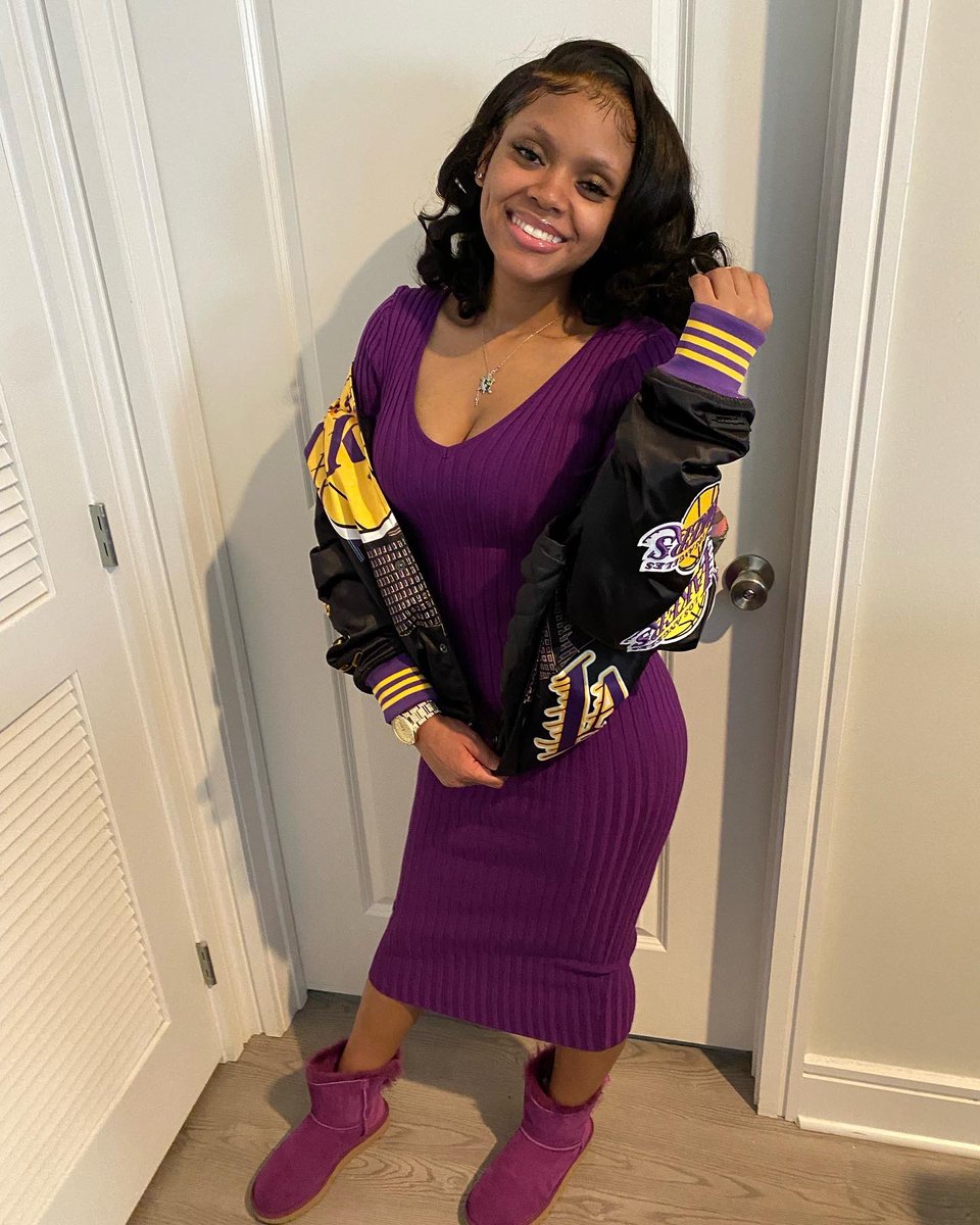 Danni_Baby__'s tweet photo. Lakers girl for life! 👏🏽💖 #LakersNation #LakeShow #Lakersgirl #nba #LeBronJames https://t.co/slA8BtOycf