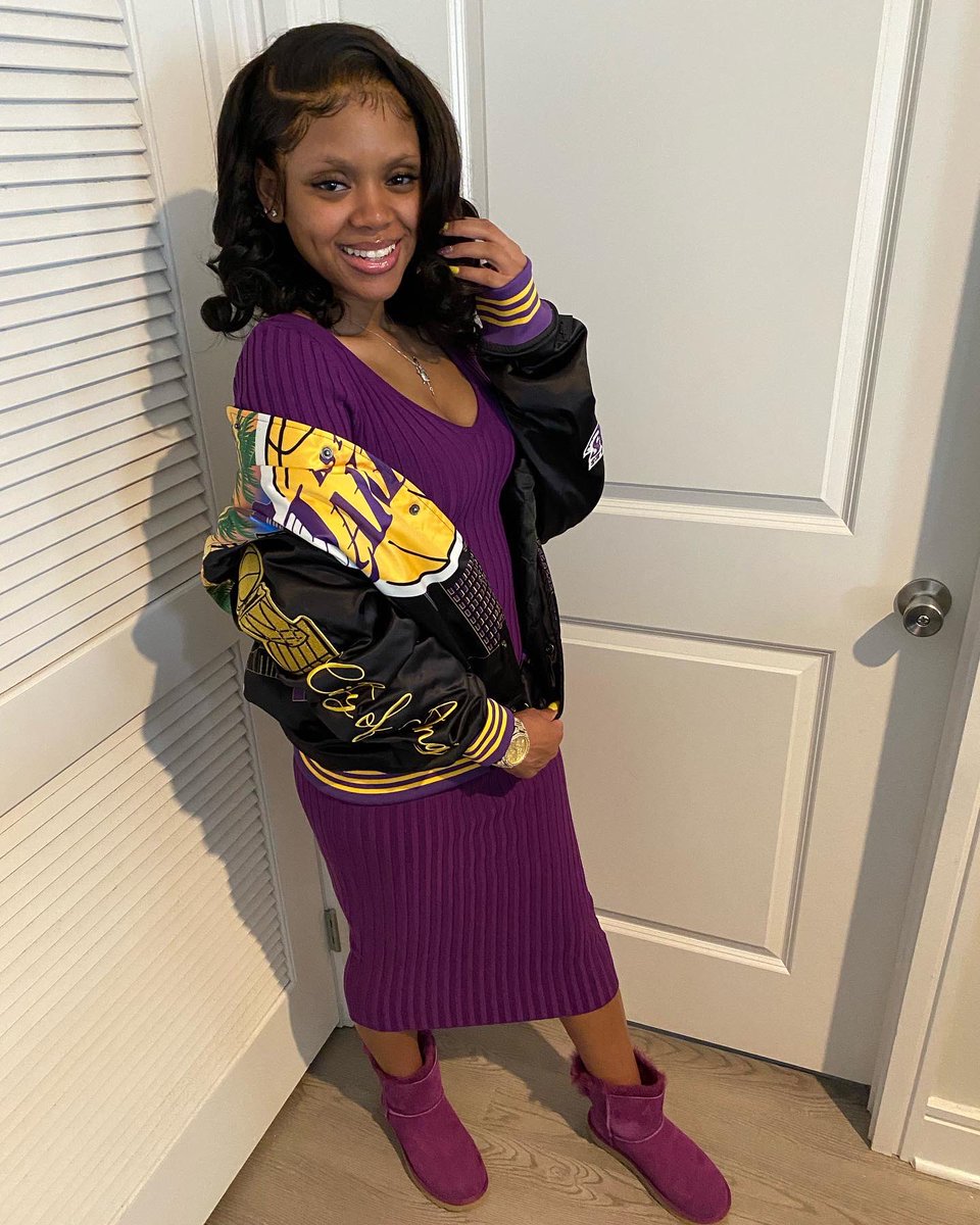 Danni_Baby__'s tweet photo. Lakers girl for life! 👏🏽💖 #LakersNation #LakeShow #Lakersgirl #nba #LeBronJames https://t.co/slA8BtOycf