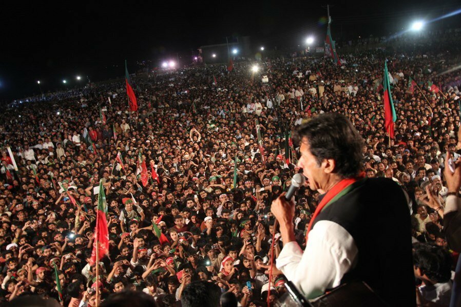 Aesthetic__ash's tweet photo. #btsarmyiswithyouimrankhan #btsarmysupportimrankhan Insha Allah our leader will return soon🤲💜 https://t.co/sAmOywcZJl