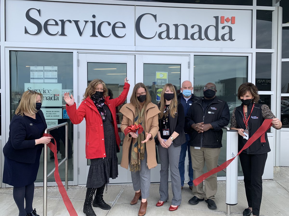 lisahepfner's tweet photo. How cool is this? #HamOnt’s newest Service Canada Centre is right here on the Mountain at 1565 Upper James! Today I was pleased to join Karina Gould to cut the ribbon at this brand-new location. Check out the website for shortest wait times. https://t.co/UzI3KwSgSx https://t.co/8QElDj8dgz