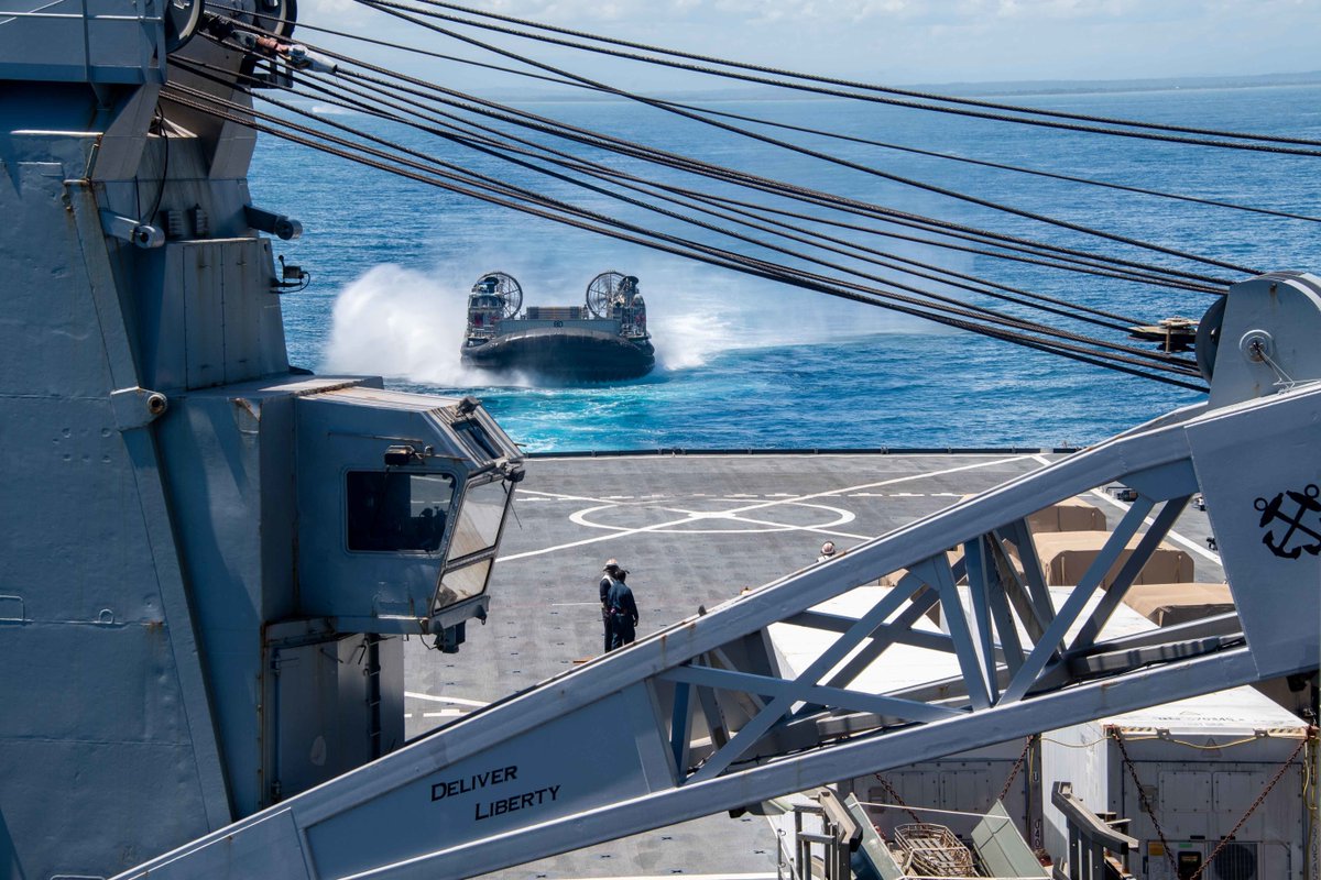 Going shoulder-to-shoulder with partners. 🇵🇭 ⚓ 🇺🇸 

#USSAshland (LSD 48) and #USSMiguelKeith (ESB 5) participated in the Philippine-led exercise Balikatan March 28 to April 8.

Read the story here👇: go.usa.gov/xuruE